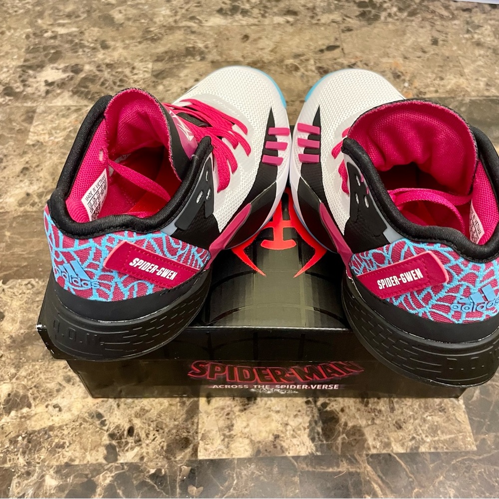 GIRLS'  ADIDAS X MARVEL D.O.N. ISSUE #4 SPIDER-GWEN BASKETBALL SIZE 13K - Picture 4 of 8